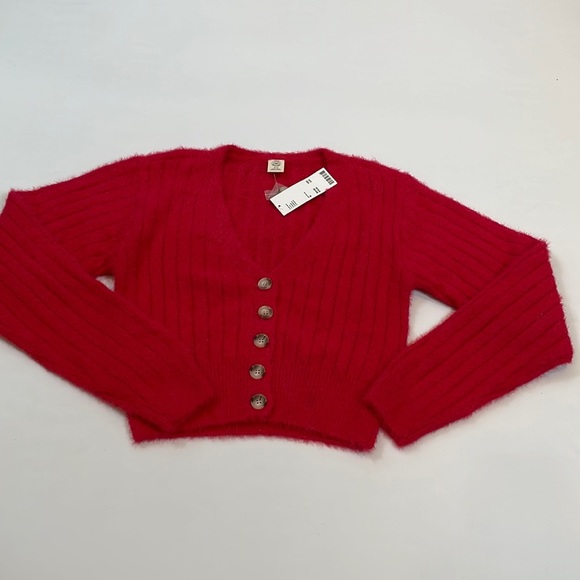 Urban Outfitters NWT Sweater Size M Red - Picture 1 of 9